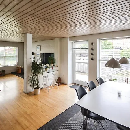 Three-bedroom Holiday In